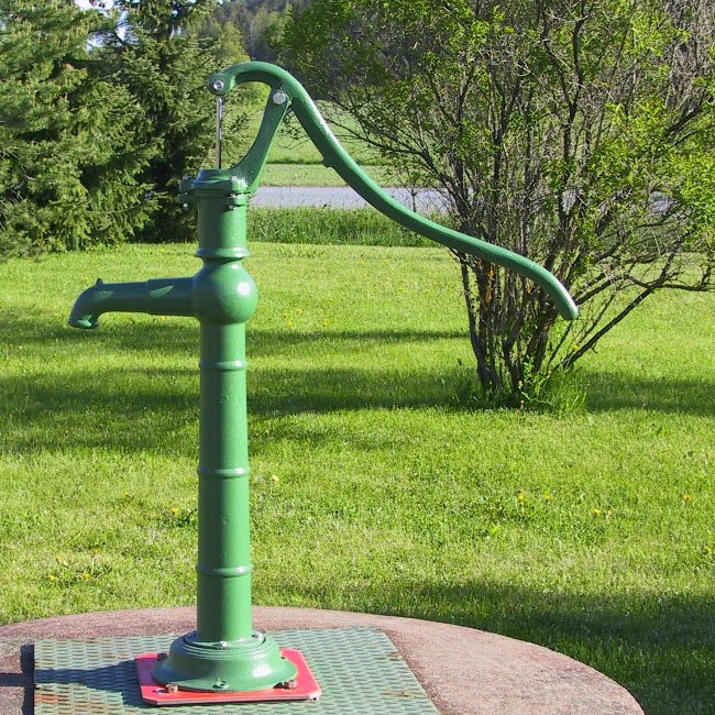 Nira 1 Antique garden pump ( 2,50M)
